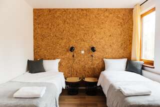 Отели типа «постель и завтрак» Villa Lulu Piaseczno Пясечно Двухместный номер с 2 отдельными кроватями и собственной ванной комнатой-2