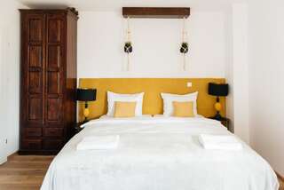 Отели типа «постель и завтрак» Villa Lulu Piaseczno Пясечно Двухместный номер с 1 кроватью и собственной ванной комнатой-1