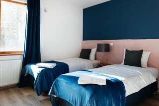 Отели типа «постель и завтрак» Villa Lulu Piaseczno Пясечно Двухместный номер с 1 кроватью или 2 отдельными кроватями и ванной комнатой-3