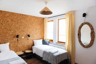Отели типа «постель и завтрак» Villa Lulu Piaseczno Пясечно Двухместный номер с 2 отдельными кроватями и собственной ванной комнатой-1